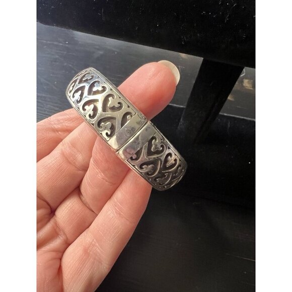 Vintage 1/2" Wide Brighton Open Hearts Hinged Bangle Bracelet Silver Plate - Picture 2 of 5
